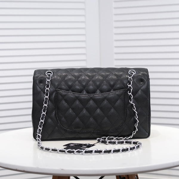 シャネルバッグ側面デザイン